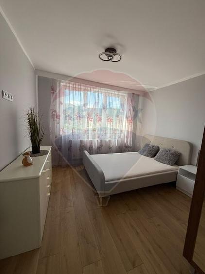 Apartament cu 3 camere decomandat, mobilat în Central