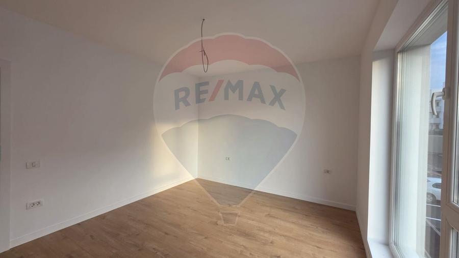 Apartament cu 2 camere decomandat în Tunari