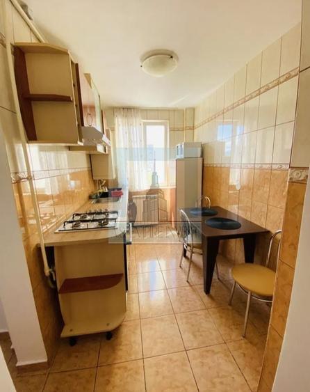Apartament cu 2 camere decomandat în Tractorul