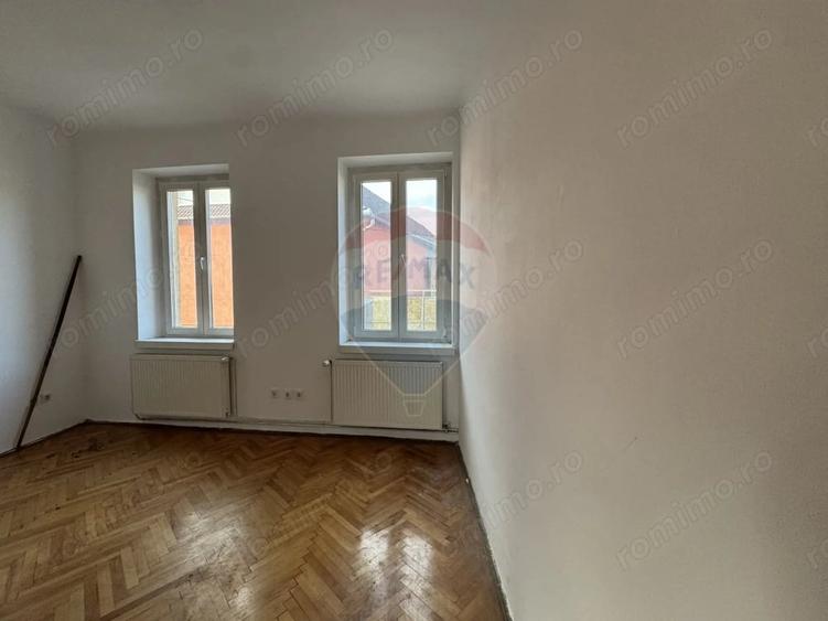 Casă cu 3 camere cu Teren 572 Mp în Central