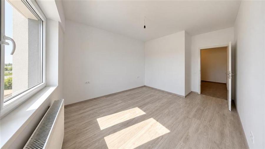 Apartament cu 2 camere decomandat în Tractorul