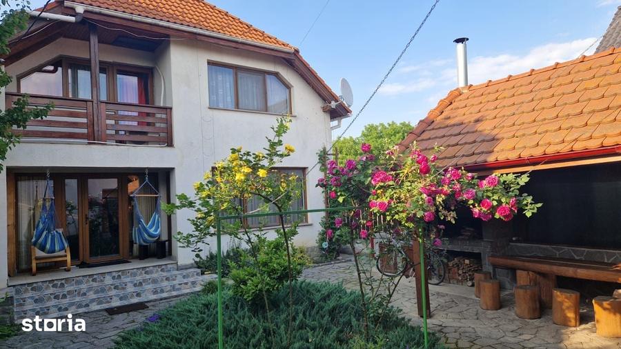 Casă cu 7 camere cu Teren 730 Mp în Central