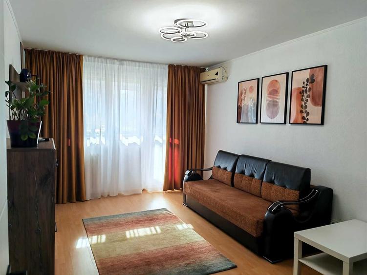 Apartament cu 3 camere decomandat în Titan