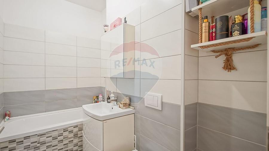 Apartament cu 3 camere decomandat, mobilat în Tractorul