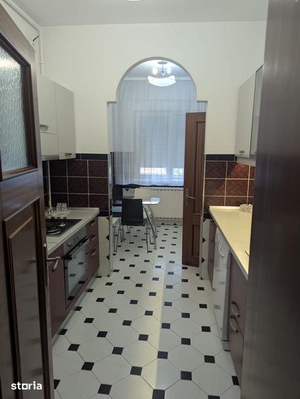Apartament cu 3 camere decomandat în Primăverii