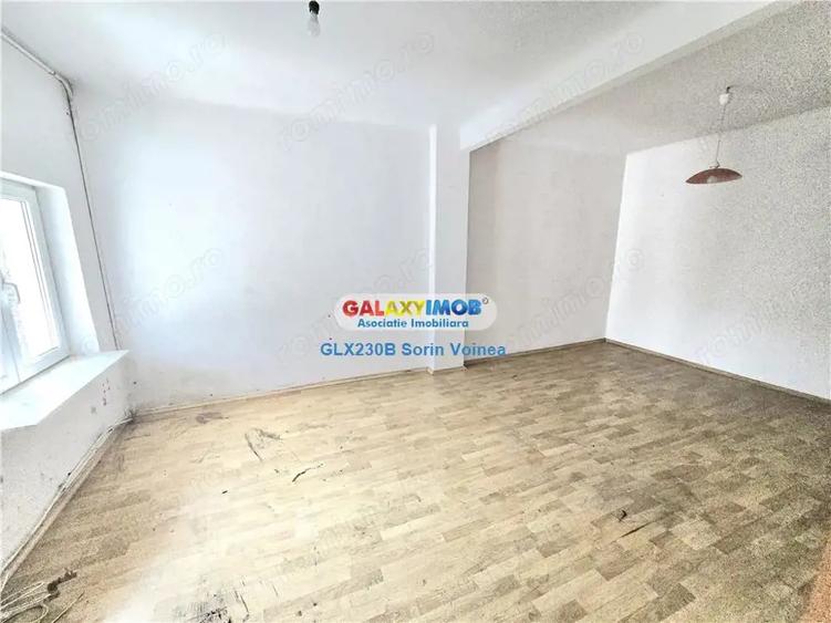Casă cu 14 camere cu Teren 400 Mp în Titan