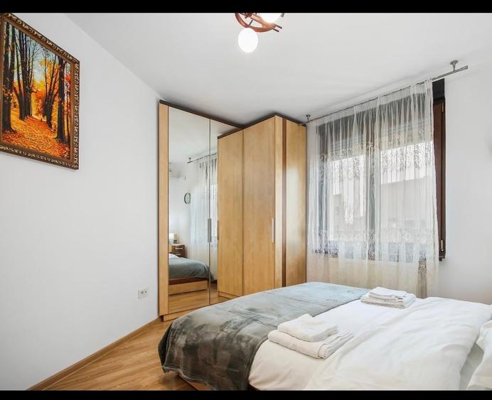 Apartament cu 2 camere semidecomandat, mobilat în P-ța Universității