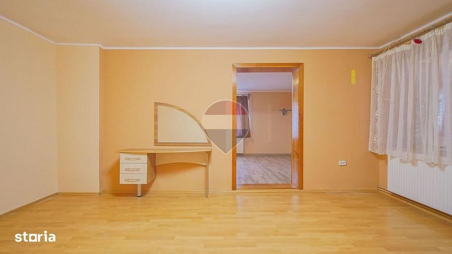 Casă cu 3 camere în Purcăreni
