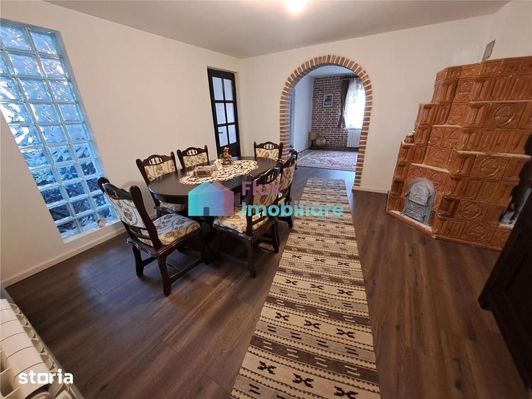 Casă cu 5 camere cu Teren 800 Mp în Cornu Luncii