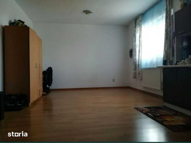 Garsonieră în Titan