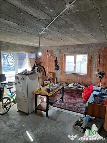 Casă cu 6 camere cu Teren 250 Mp în Dragomirești-Vale