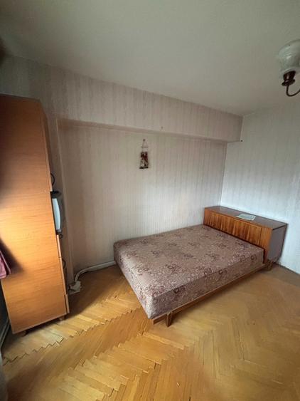 Apartament cu 4 camere decomandat în Gară