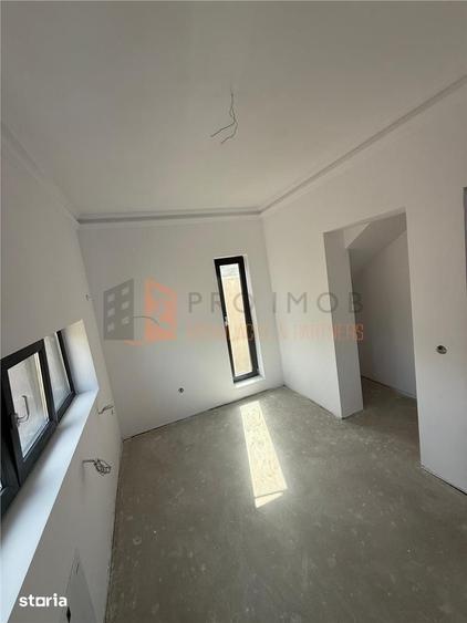 Casă cu 4 camere decomandat cu Teren 550 Mp în Berca