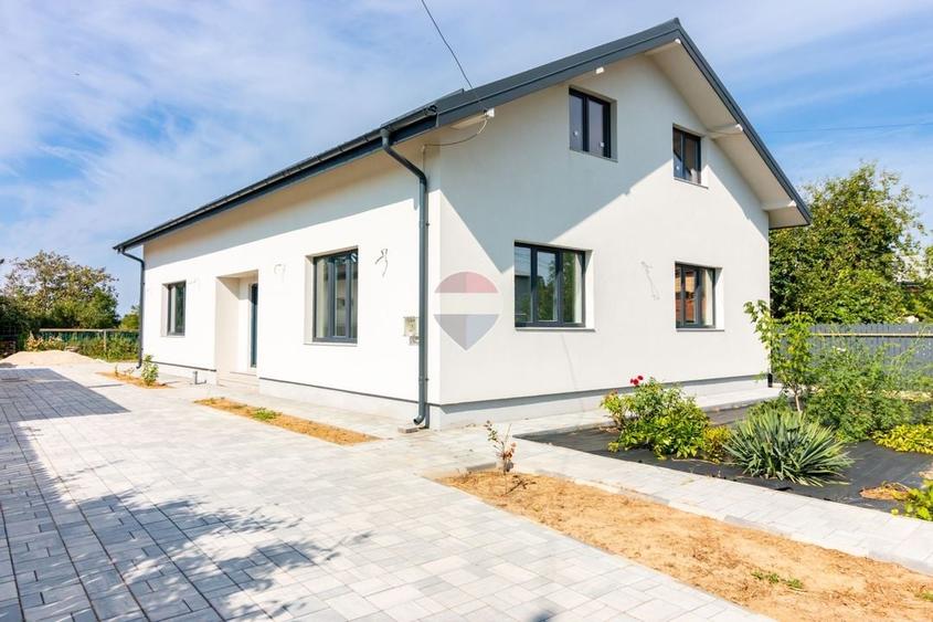Casă individuală cu 4 camere cu Teren 1495 Mp în Bolintin-Deal