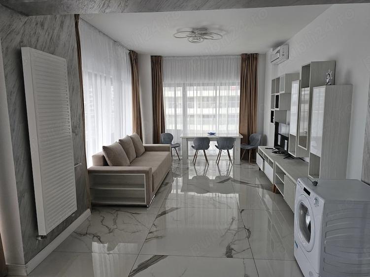 Apartament cu 3 camere decomandat în Exterior Vest