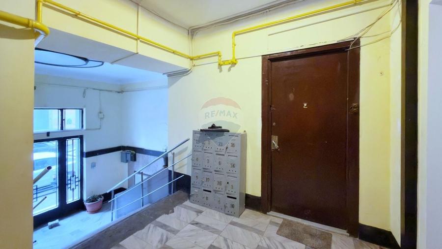 Apartament cu 3 camere semidecomandat în Universitate