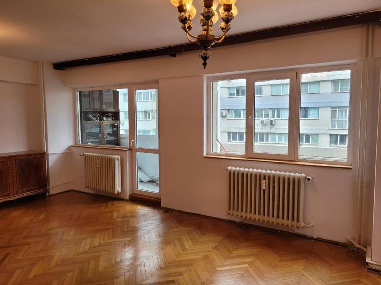 Apartament cu 4 camere decomandat, mobilat în P-ța Dorobanți