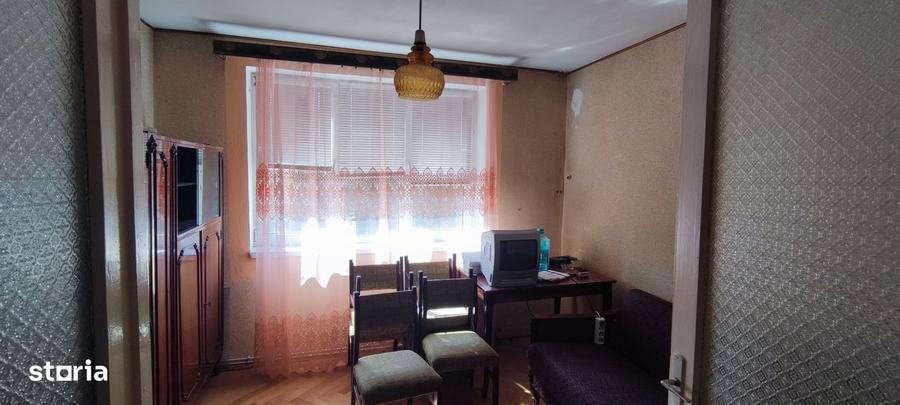 Apartament cu 3 camere decomandat în Dărmănești