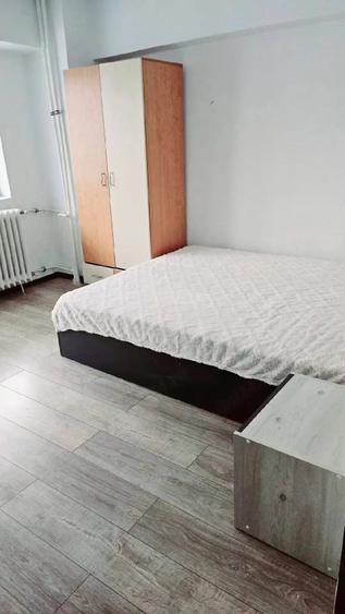 Apartament cu 3 camere decomandat în Ostroveni