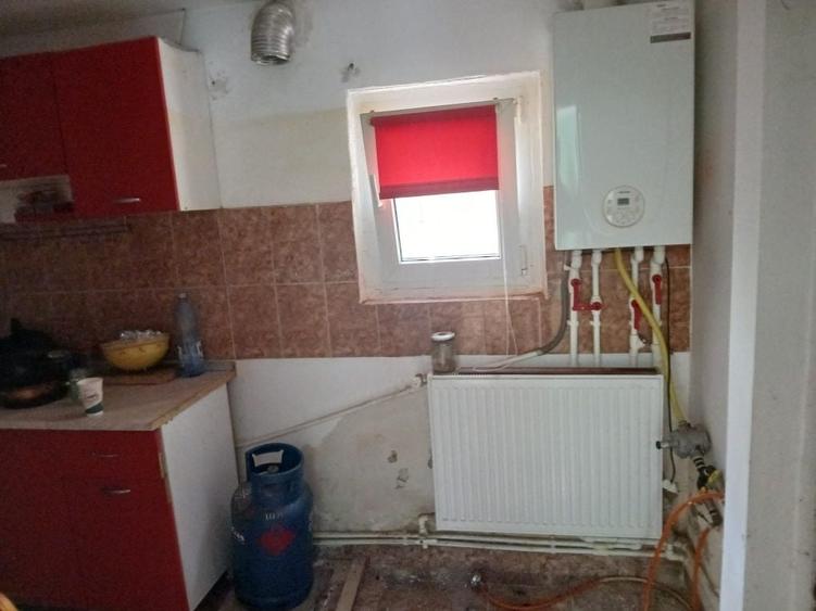 Casă cu 4 camere în Vitan