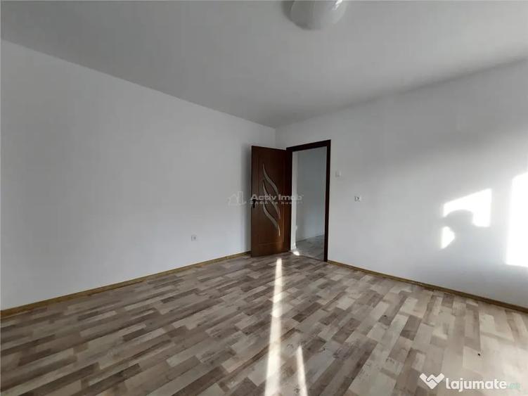 Apartament cu 3 camere semidecomandat în Central