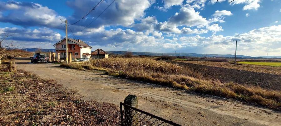 Teren de 750 mp, în Cuzdrioara