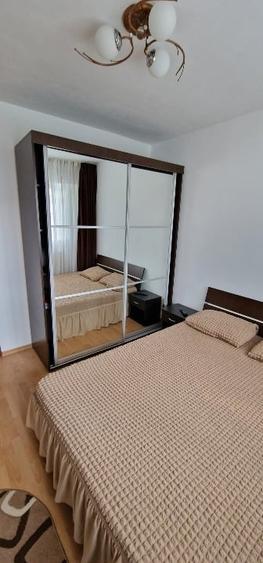 Apartament cu 2 camere decomandat în Micro 20