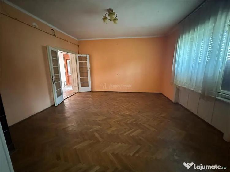 Casă cu 6 camere cu Teren 238 Mp în Central