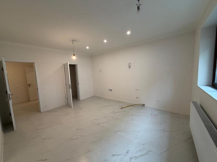 Casă individuală cu 4 camere cu Garaj în Semicentral