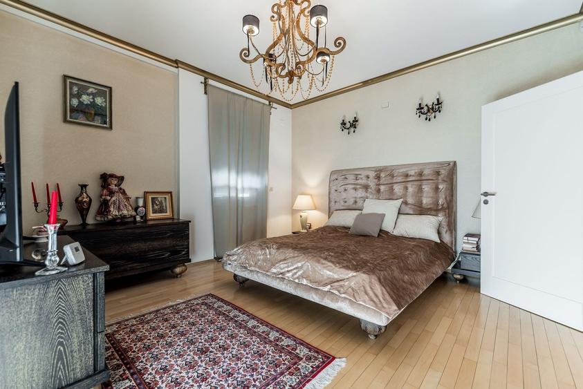 Casă individuală cu 5 camere cu Canalizare în Ultracentral