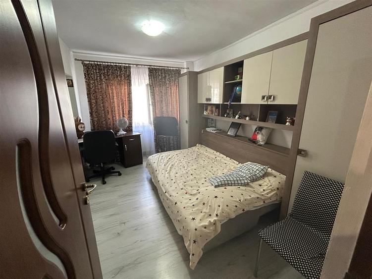 Apartament cu 3 camere decomandat în Brăilei
