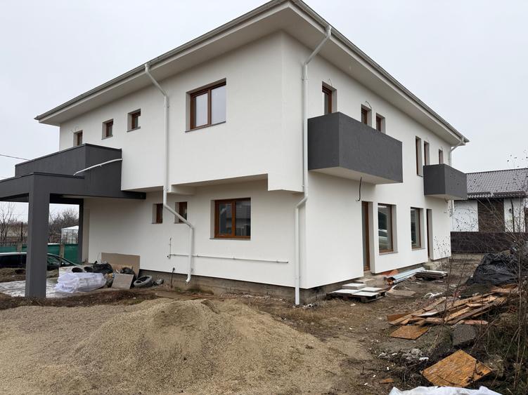 Duplex cu 4 camere cu Garaj în Păulești