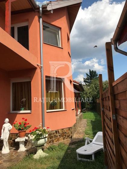 Casă individuală cu 5 camere cu Canalizare în Oncea