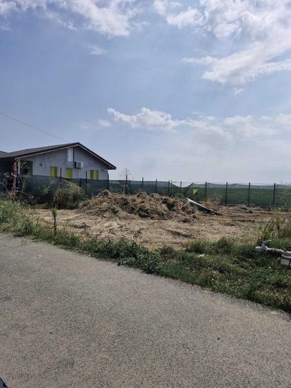 Teren de 400 mp, în Sintești