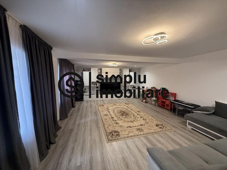 Casă individuală cu 4 camere cu Canalizare în Bariera Vâlcii