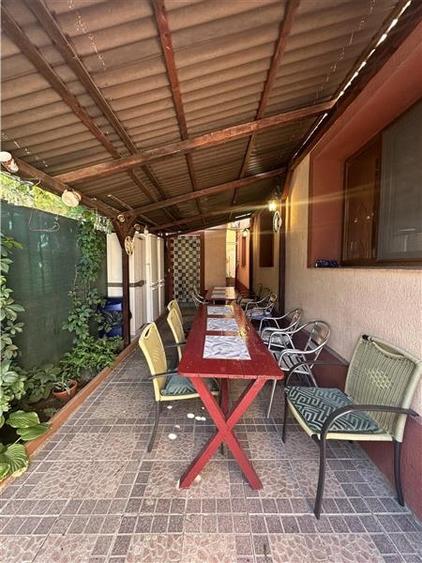 Casă individuală cu 13 camere cu Canalizare în Nord
