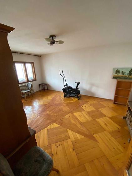 Apartament cu 4 camere decomandat în Central