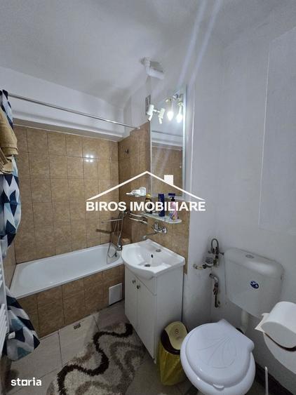 Apartament cu 4 camere în Rovine