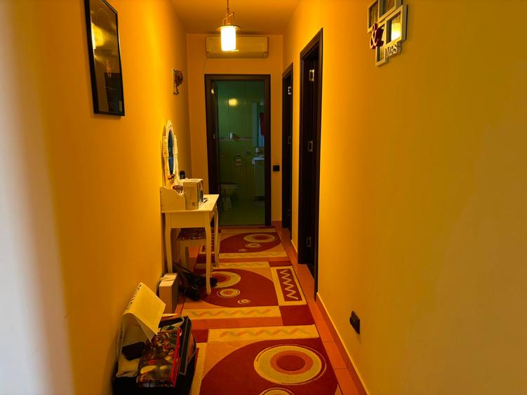 Apartament cu 3 camere decomandat în Periferie