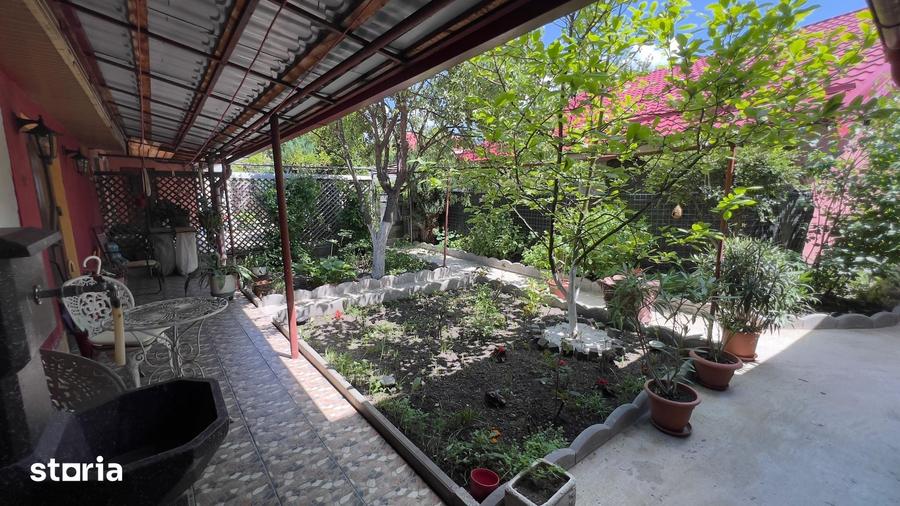 Casă cu 6 camere cu Teren 439 Mp în Petros