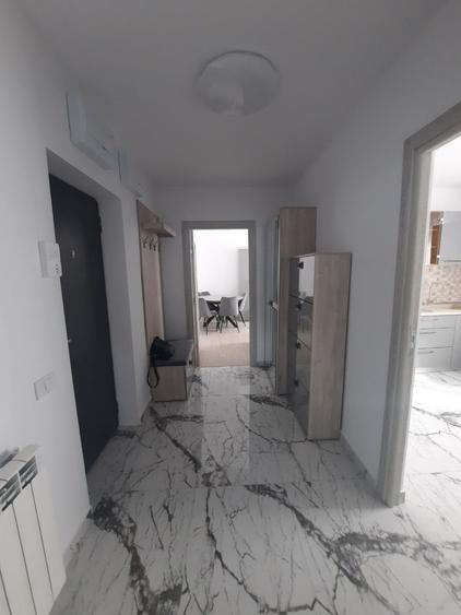 Apartament cu 3 camere decomandat în Mărăței