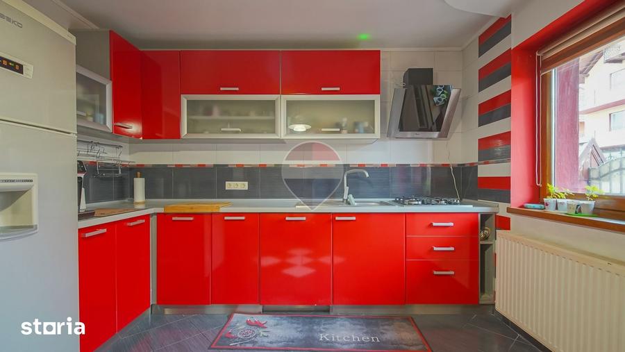 Casă cu 7 camere cu Teren 300 Mp în Central
