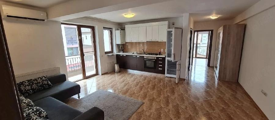 Apartament cu 3 camere decomandat în Florești