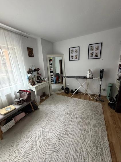 Apartament cu 4 camere decomandat în Central