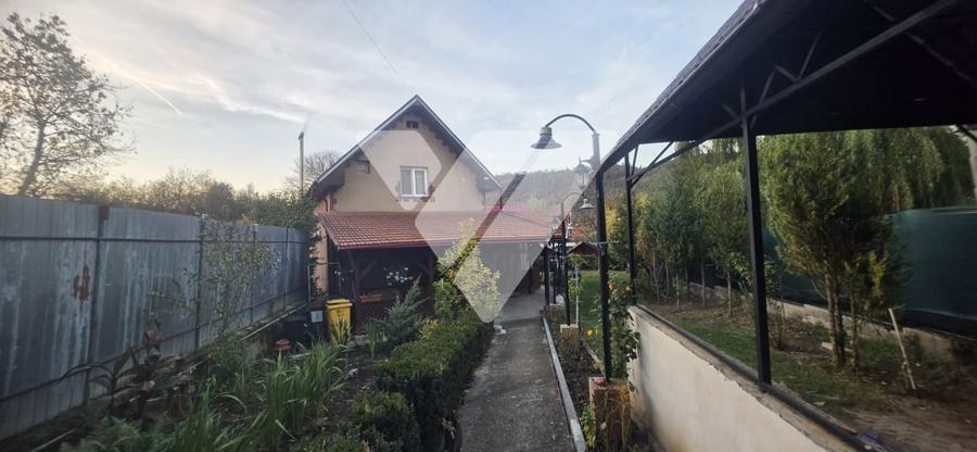 Casă individuală cu 4 camere cu Garaj în Șeica Mare