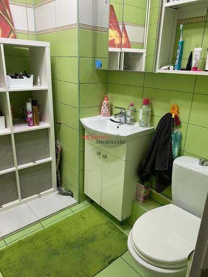 Apartament cu 4 camere semidecomandat în Dristor