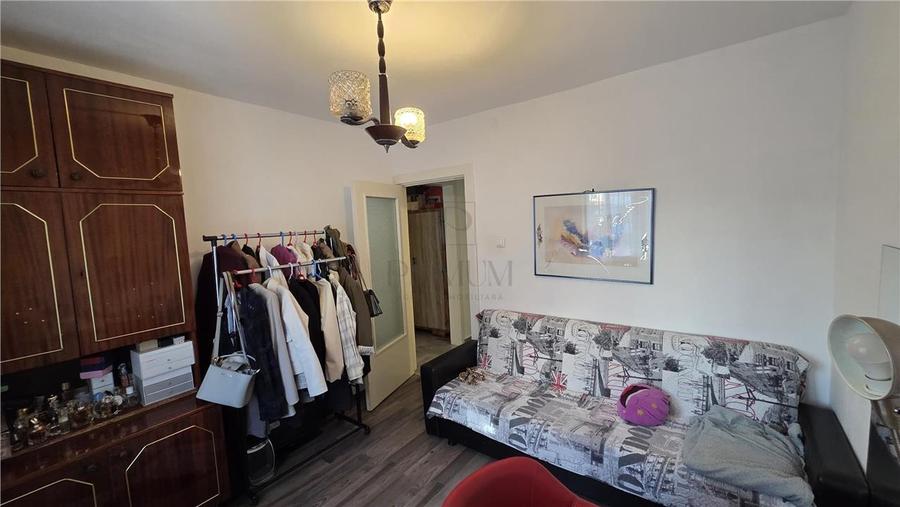 Apartament cu 3 camere decomandat în Complex Studențesc