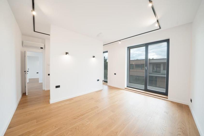 Casă cu 5 camere cu Teren 500 Mp în Corbeanca