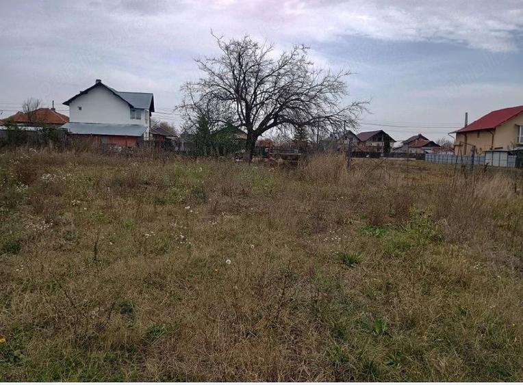 Teren de 1450 mp, în Hințești