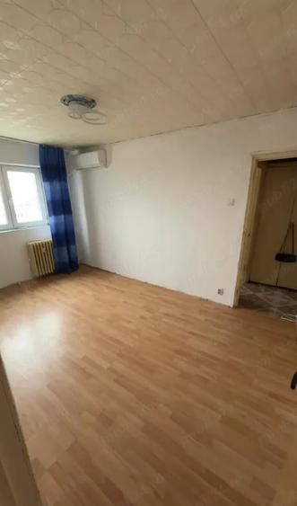 Apartament cu 3 camere semidecomandat, mobilat în Central